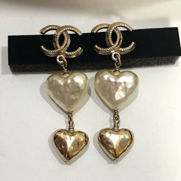 CHANEL CC Logos Pearl Drop Heart Stud Earrings Gold Tone B22C Auth w/Box #7511 - Picture 1 of 9